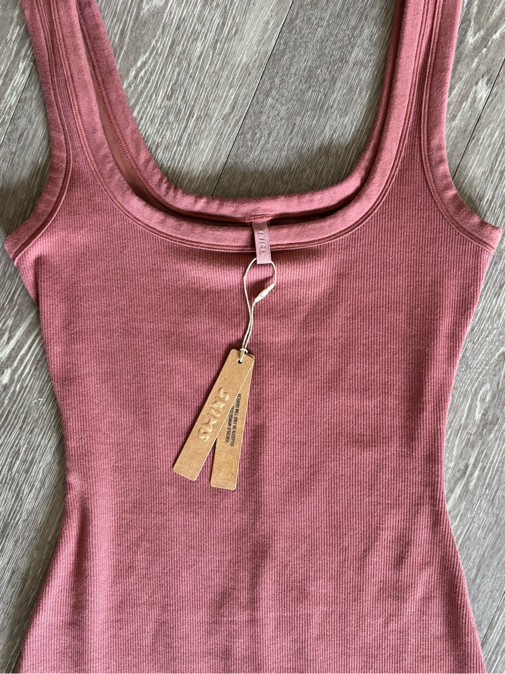 NWT SKIMS Ribbed Scoop-Neck Romper in Dusty Rose - Picture 3 of 4